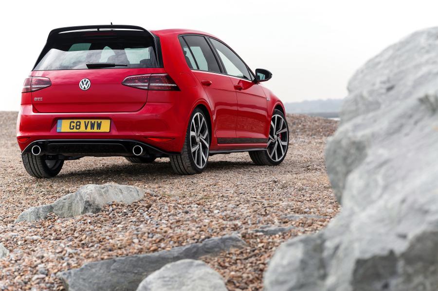  Volkswagen Golf GTI Clubsport Edition 40 2016 года  (UK) (фото 2 из 30)